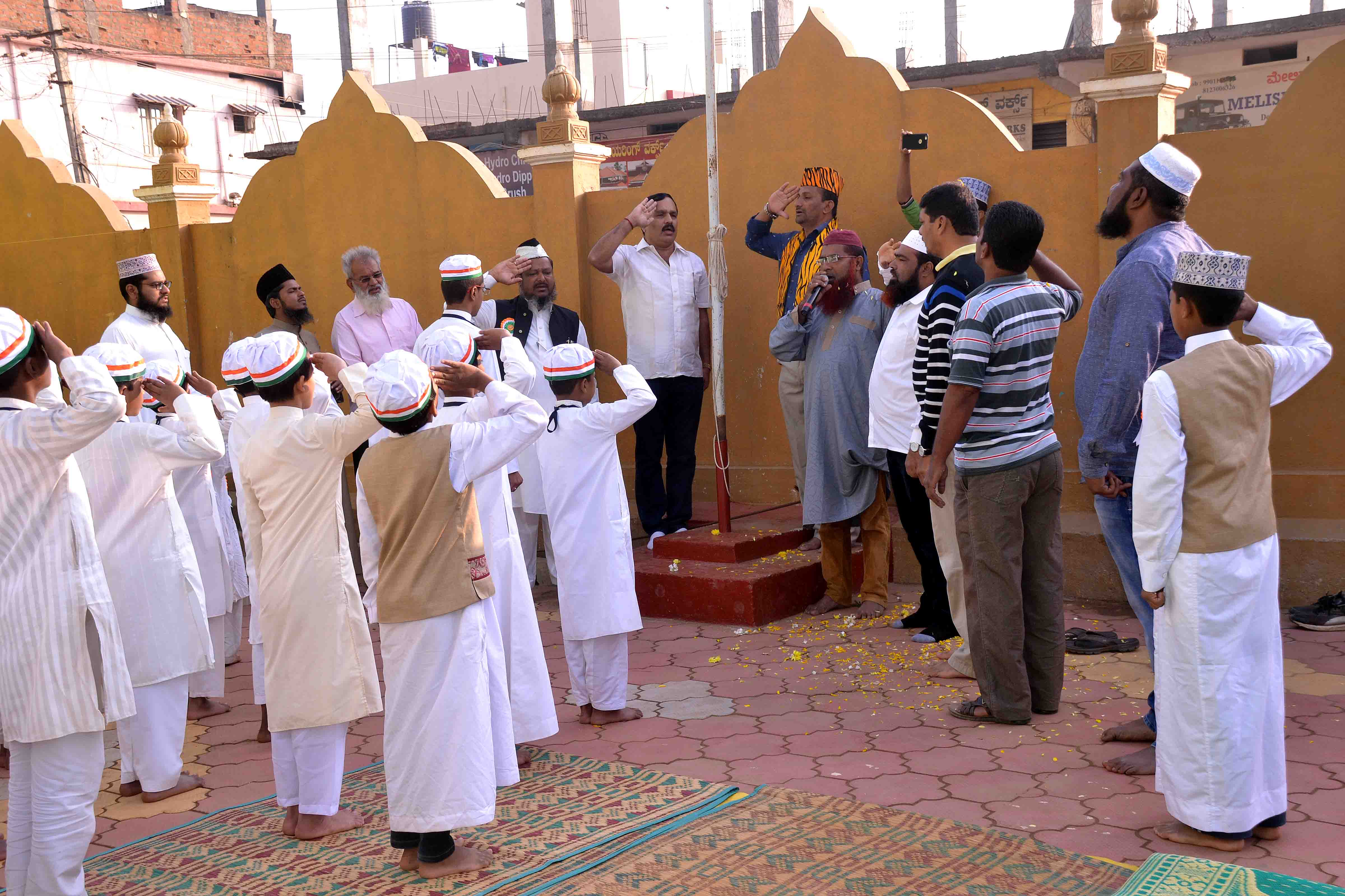 ಚಿಕ್ಕಮಗಳೂರು: ಜಾಮಿಯ ಅರೇಬಿಯ ಕನ್‍ಝುಲ್ ಇಮಾನ್‍ನಲ್ಲಿ ಗಣರಾಜ್ಯೋತ್ಸವ